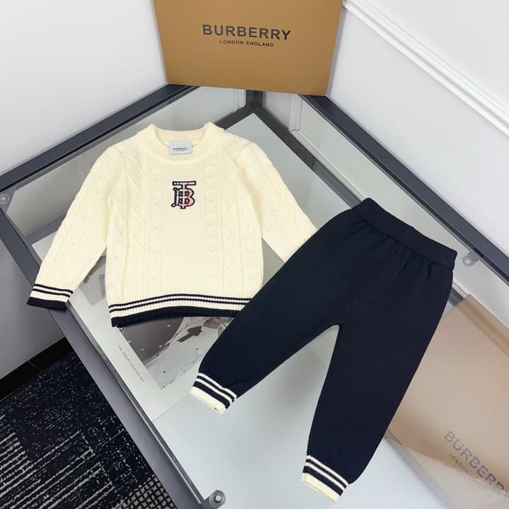 Burberry Baby Cable Knit Two-Piece Set – Kids Collection in Cream And Black Knit Set