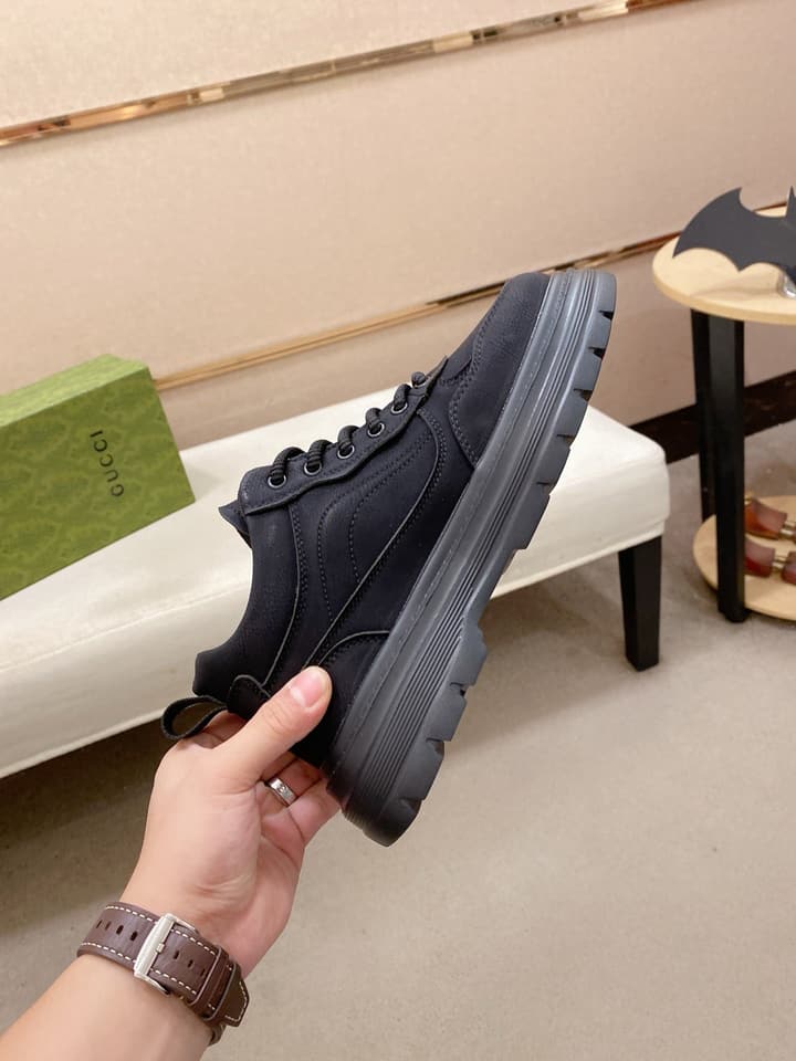 Gucci Premium Italian Leather Loafers in All Black