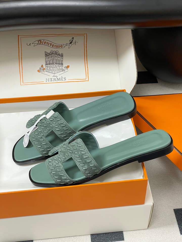 Hermès Oran Woven Suede Sandals – 2025 Collection in Black Leather