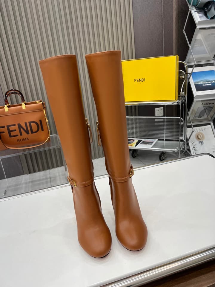 Fendi Delfina Runway Round Toe Boots in Black Leather Boots