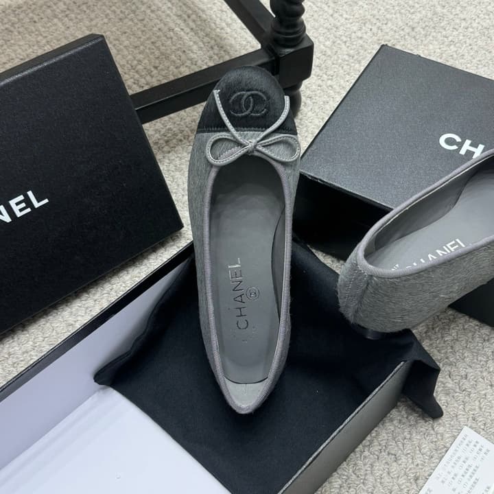Chanel Classic Round-Toe Ballet Flats – Spring/Summer Collection – 25SS in Burgundy