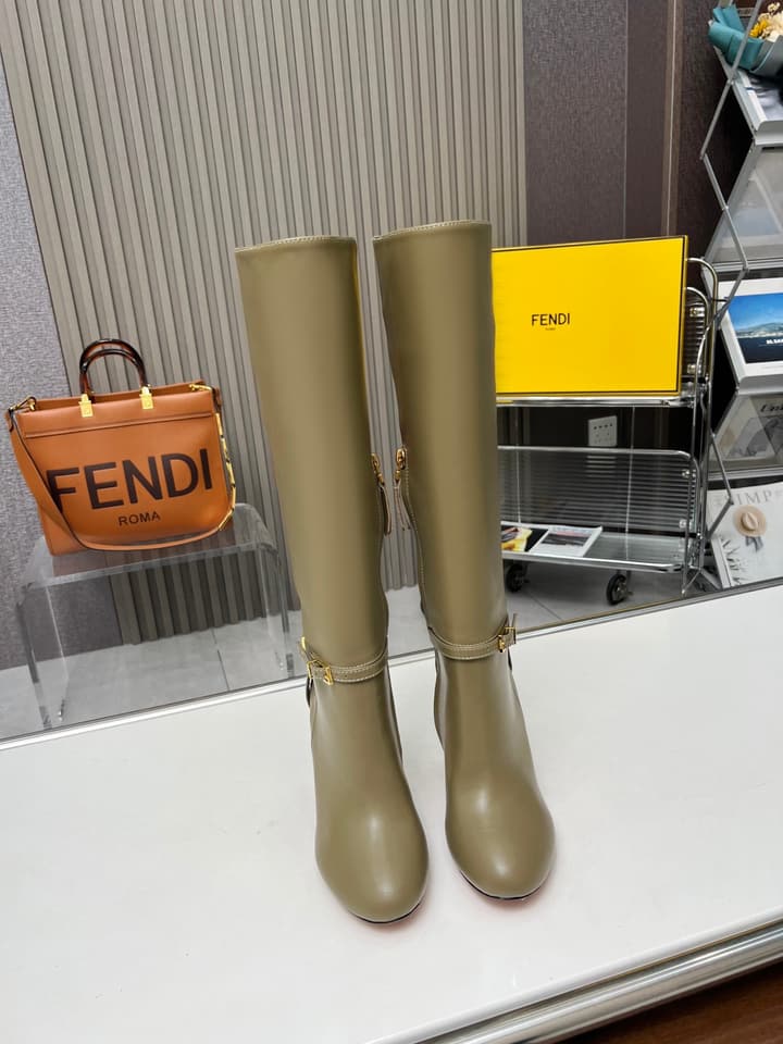 Fendi Delfina Runway Round Toe Boots in Black Leather Boots