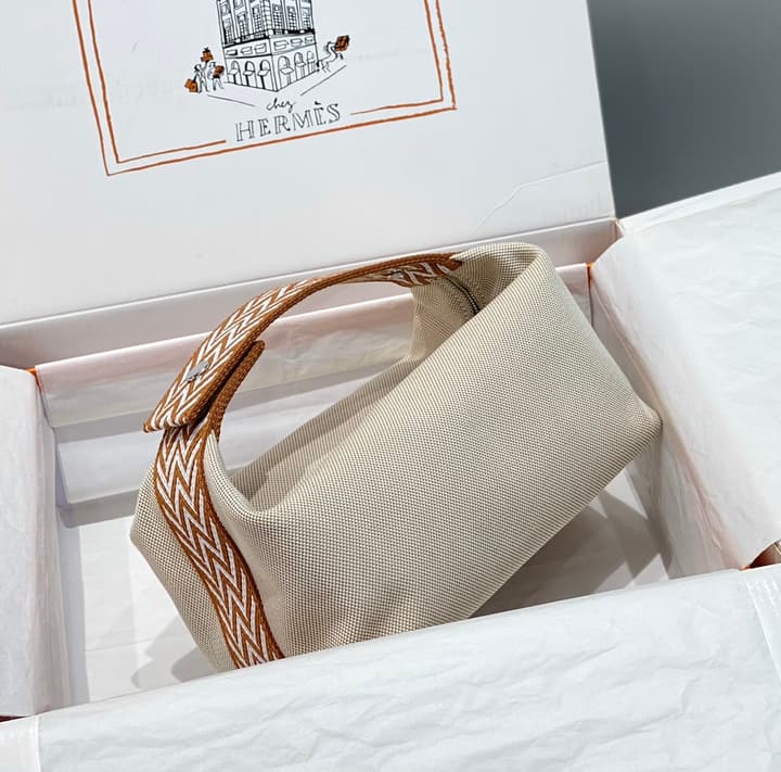 Trousse Bride A Brace Canvas Vanity Case in Beige