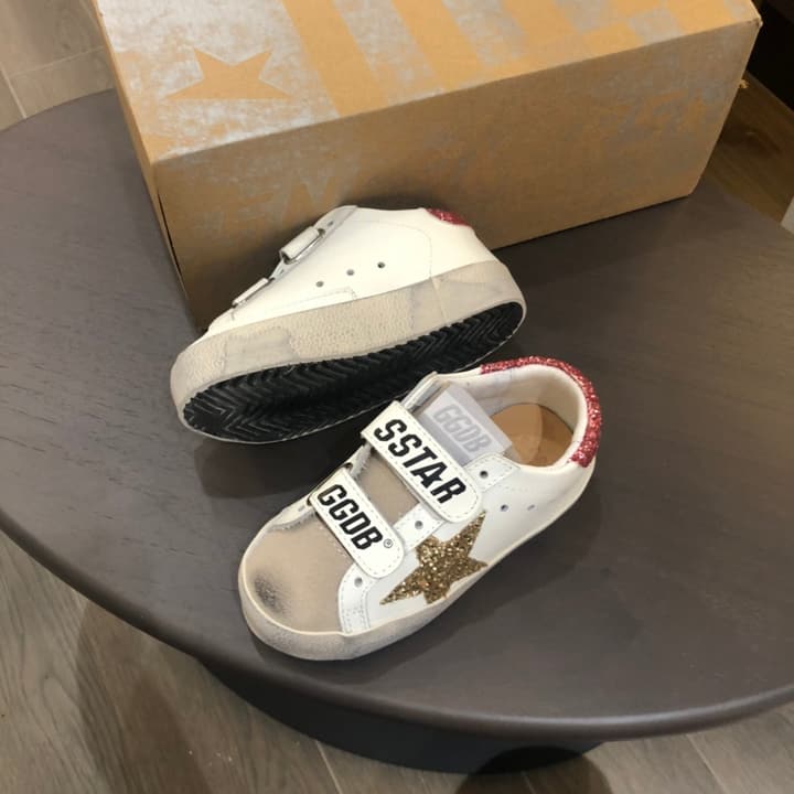 Golden Goose Kids Distressed Sneakers – Kids Collection in White With Black Heel And Grey Star