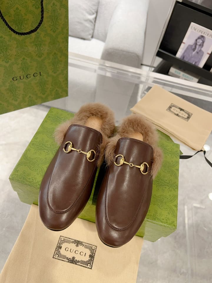 Gucci Toscana Wool Loafers – Autumn/Winter Must-Have in Black Leather With Tan Fur