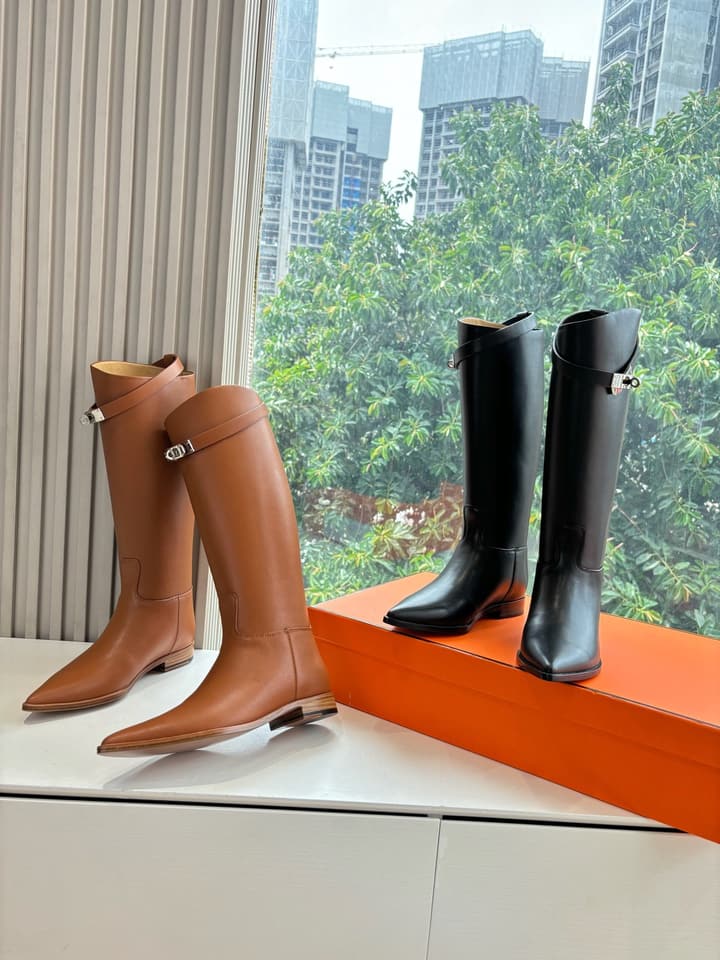 Hermès Classic Knee-High Boots – 2025 Autumn/Winter Collection in Two-tone Tan And Cream