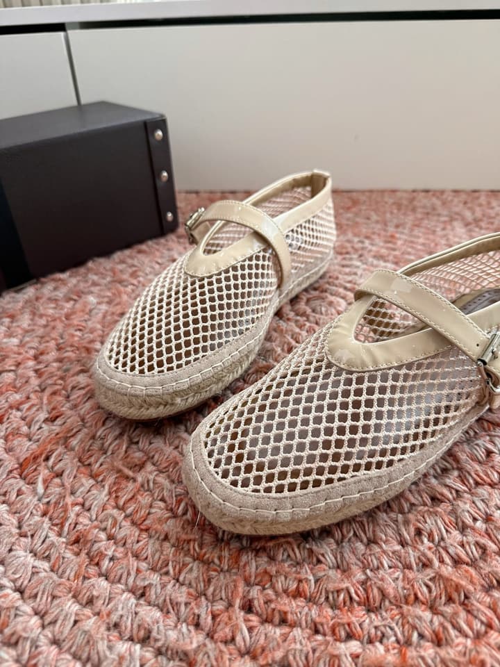 Alaïa Woven Fishnet Mules – 2026 Spring/Summer Collection in Beige