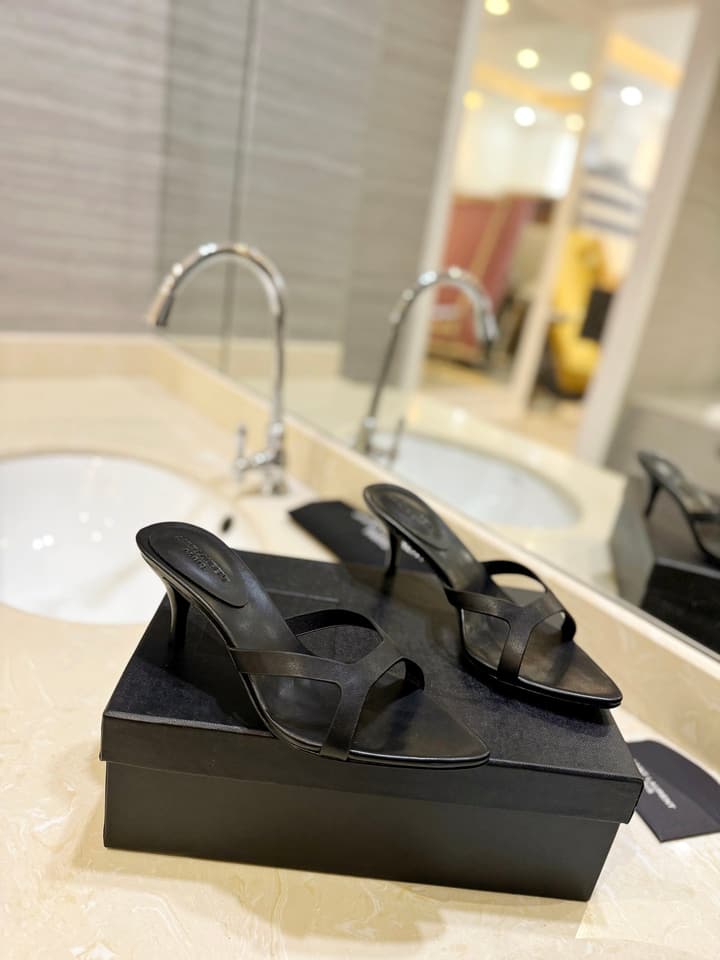Saint Laurent Pumps – Spring/Summer Collection in Black
