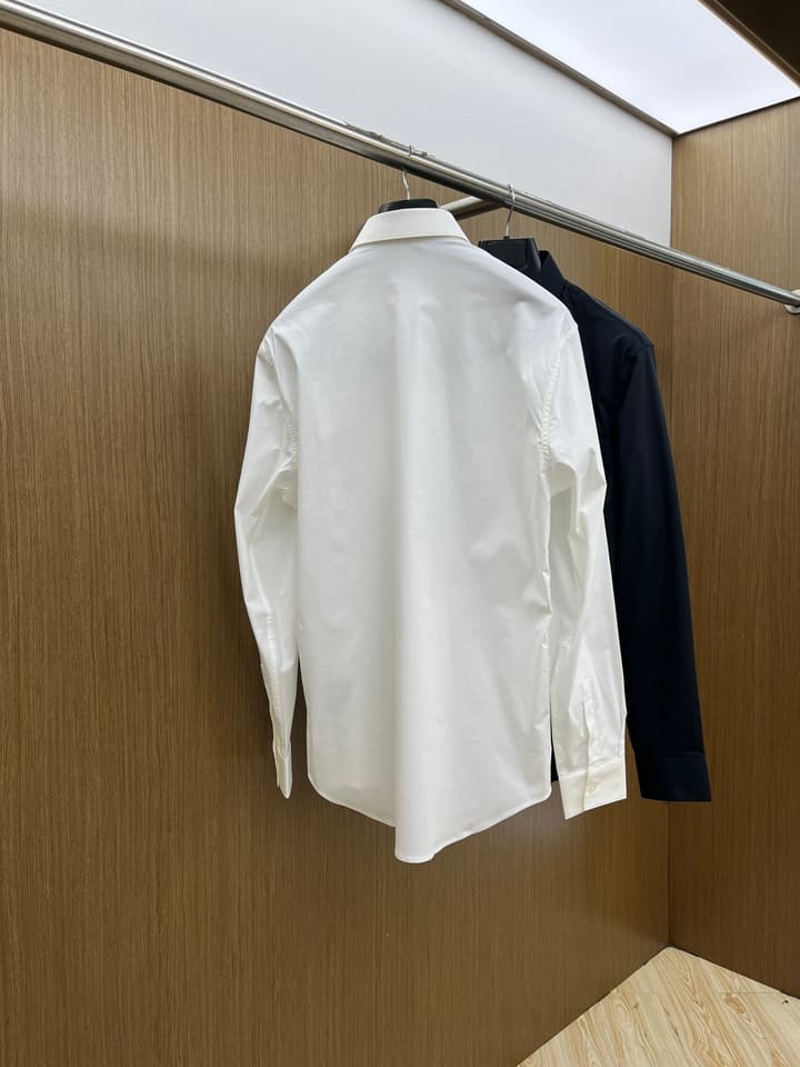 Dior Minimalist Long-Sleeve Cotton Shirt – Spring/Summer Collection