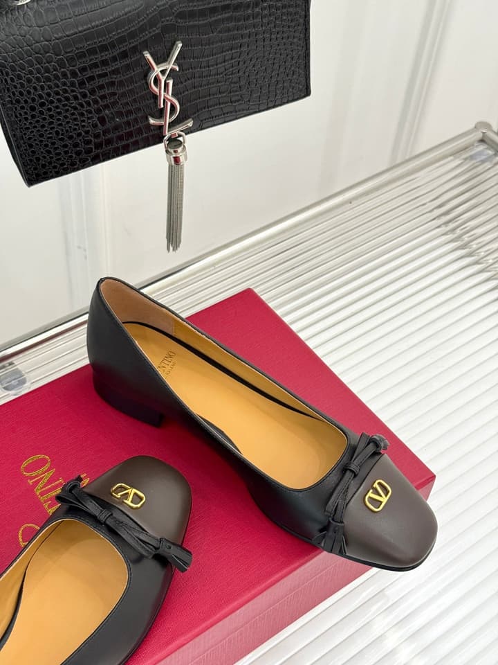 Valentino VLogo Metal Buckle Ballet Flats – 25FW in Charcoal
