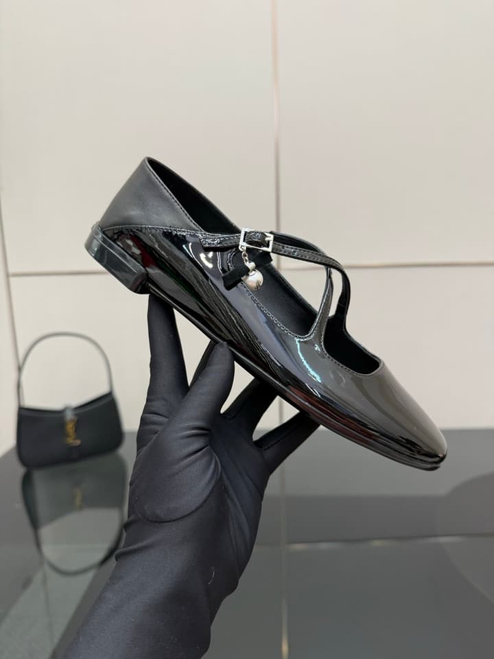 Jimmy Choo Patent Leather Ballerina Flats – 25SS in Black Patent