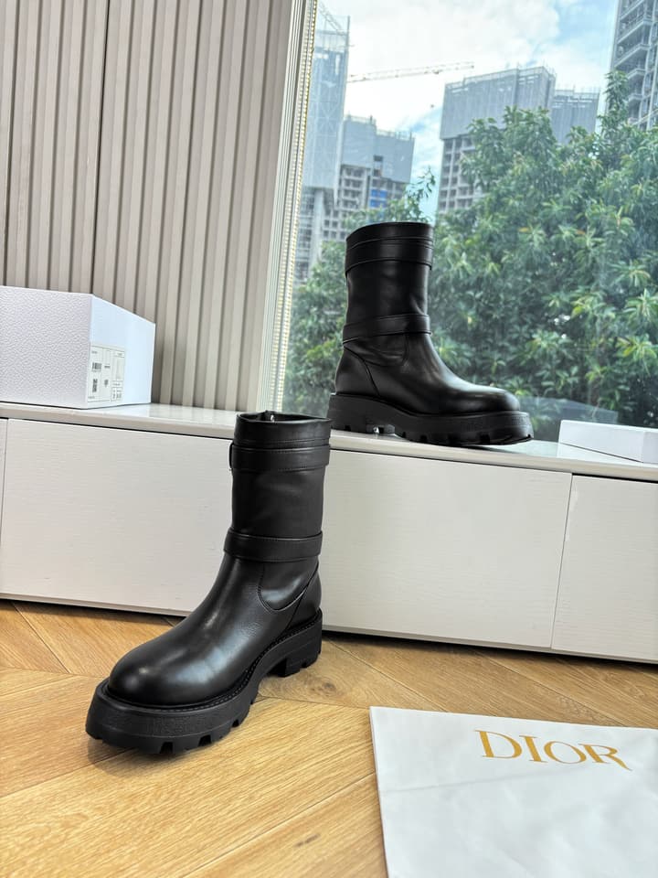 Dior D-Major Embroidered Graffiti Knee-High Boots – 2025 Autumn/Winter Collection