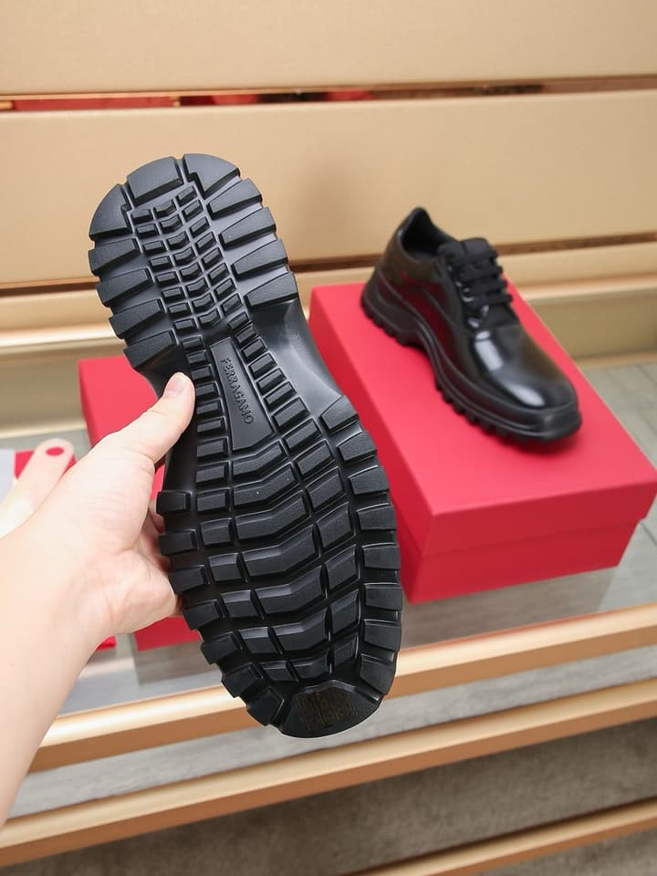 Ferragamo Business Leather Dress Shoes in Shiny Black Leather Derby
