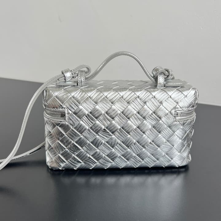 Bottega Veneta Vanity Case Shoulder Bag – Christmas Limited Edition in Metallic Gold