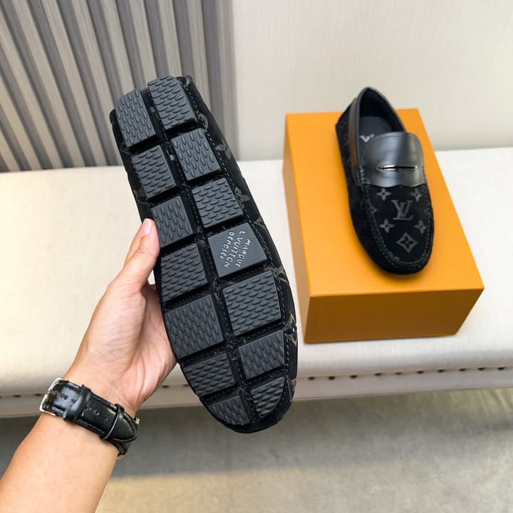 Louis Vuitton Pebbled Leather Driving Shoes in Black Textured Leather