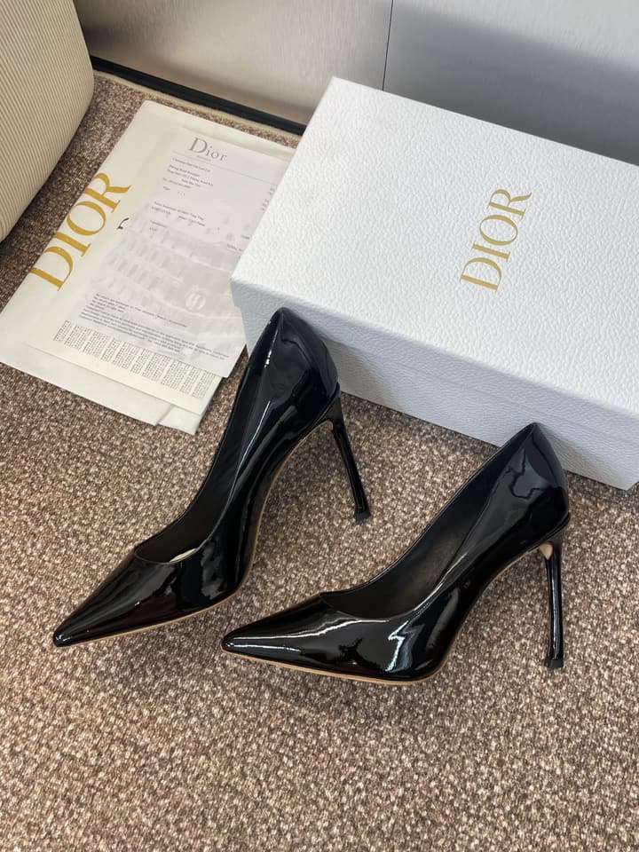 Dior CD Logo Pointed Toe Pumps – 2025 Spring/Summer Haute Couture Collection in Shiny Black Flat