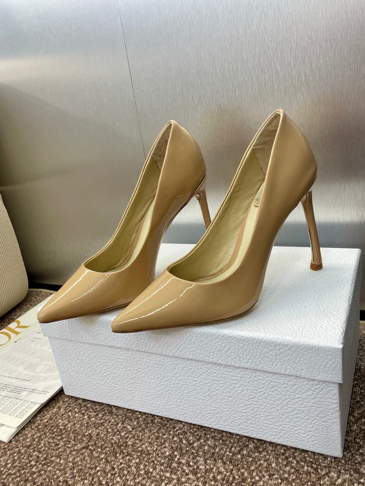 Dior CD Logo Pointed Toe Pumps – 2025 Spring/Summer Haute Couture Collection in Shiny Black Flat