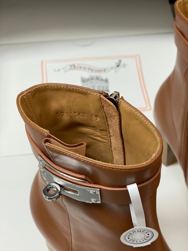 Hermès Saint Germain Kelly Buckle Ankle Boots – 25FW in Black
