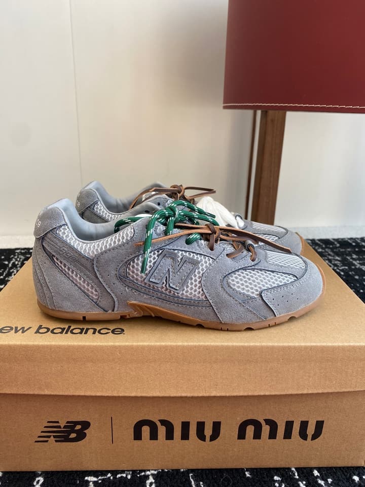 Miu Miu x New Balance 530 Sneakers – 25SS in Light Silver With Mixed Laces