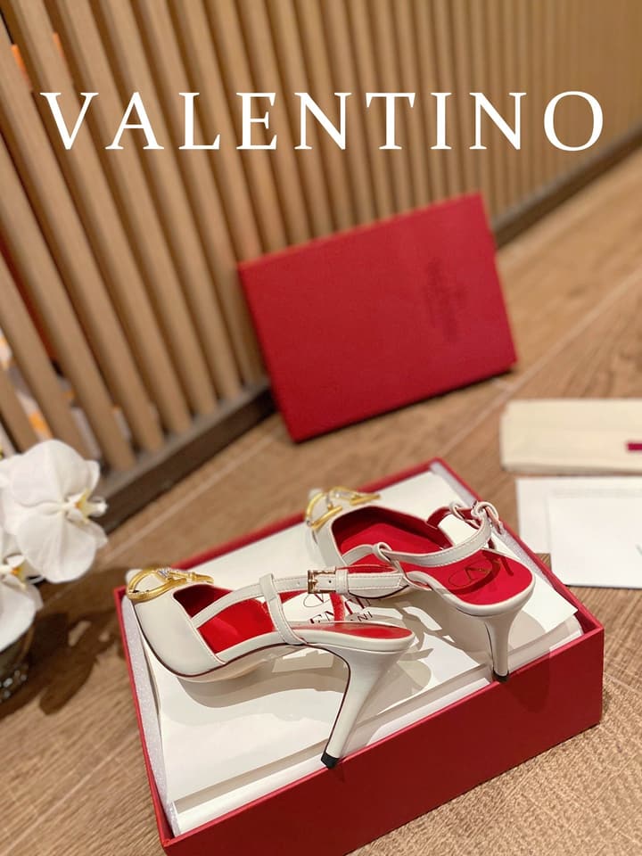 Valentino VLogo Signature Leather Pumps – 2022 Collection in Glossy Black With Red Lining