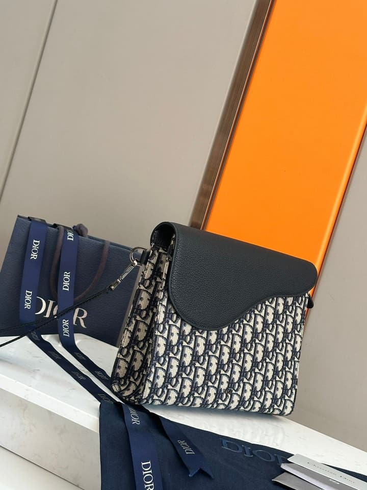 Dior A5 Oblique Triangle Clutch Bag – 2025 Spring Collection in Classic Oblique