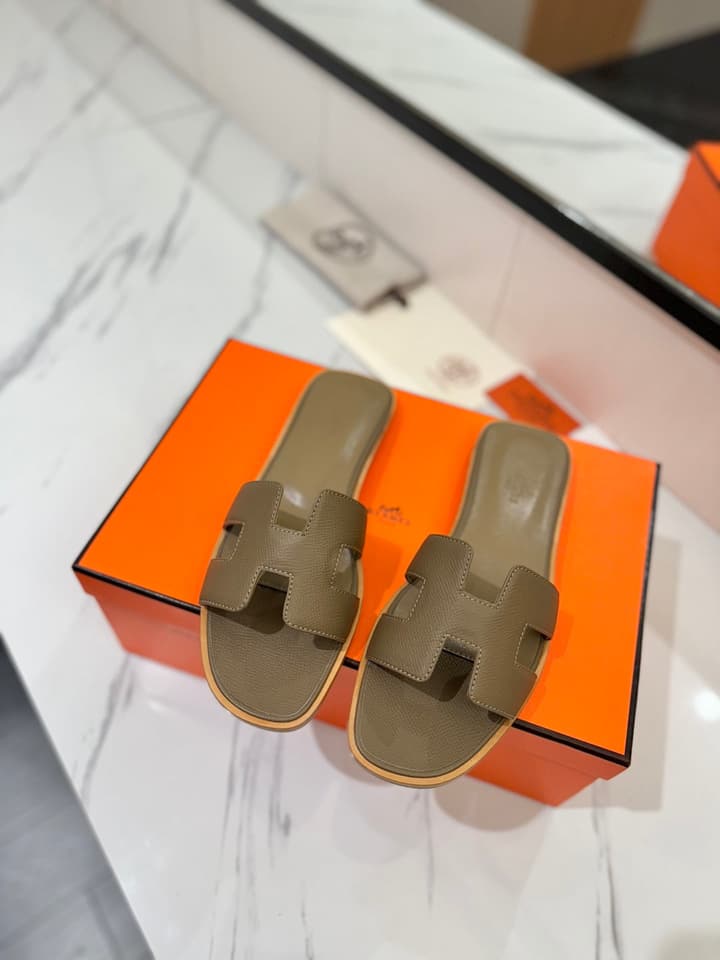 Hermès Classic H Palm Grain Leather Sandals in Black