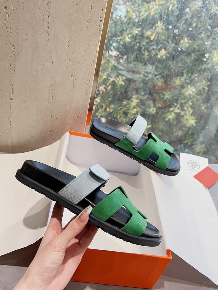 Hermès Pig Nose Thong Sandals – 2024 Spring/Summer Collection in Black