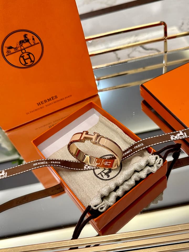 Hermès H-Letter Oval Enamel Bracelet in Gold H Logo Creamy Beige Band