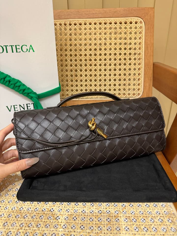 Bottega Veneta Andiamo Clutch