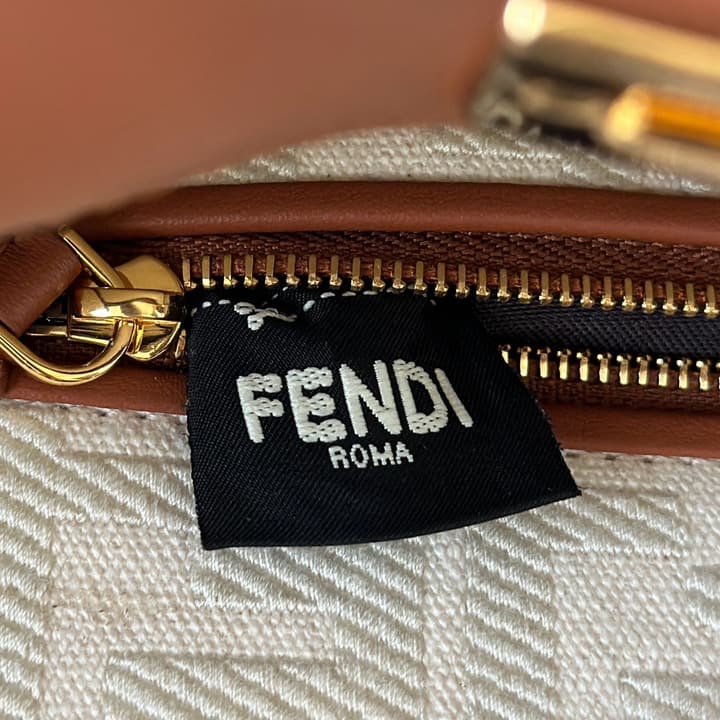 Fendi Peekaboo Classic Handbag in Caramel Brown Leather