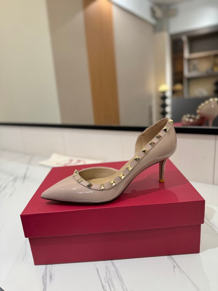 Valentino Rivet Classic Pumps in Black Patent