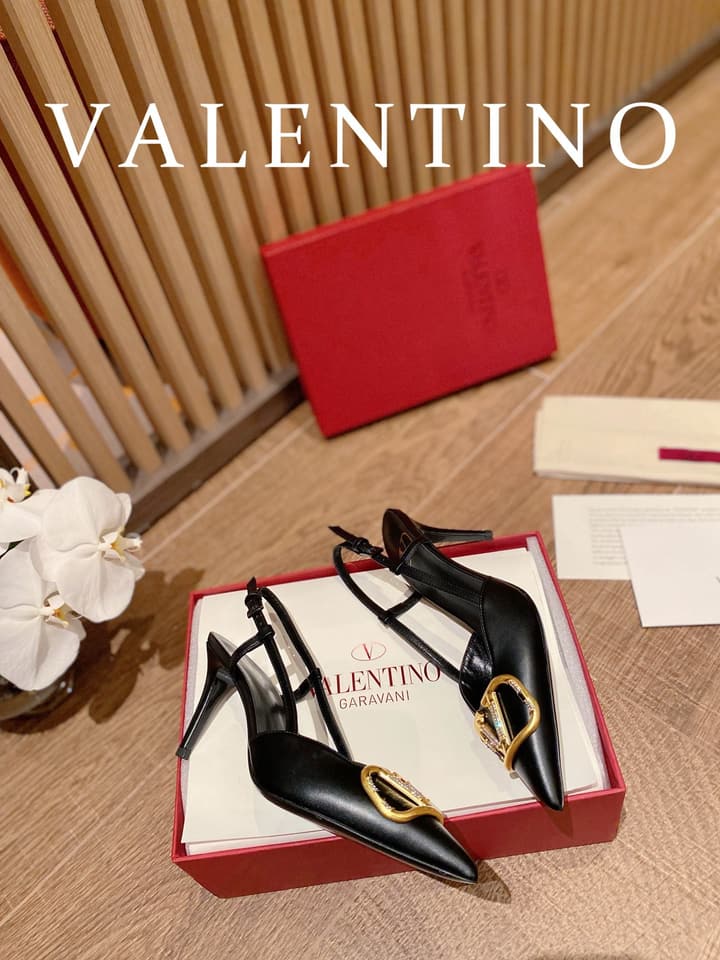 Valentino VLogo Signature Leather Pumps – 2022 Collection in Glossy Black With Red Lining