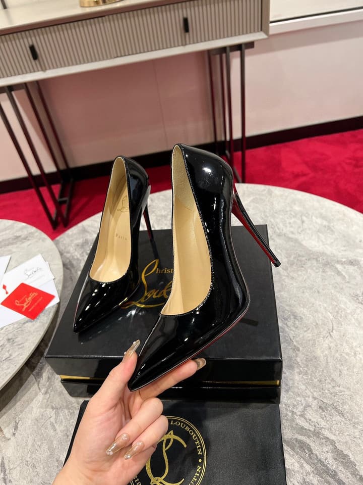Christian Louboutin Classic Kate Patent Pumps in Black Patent Leather