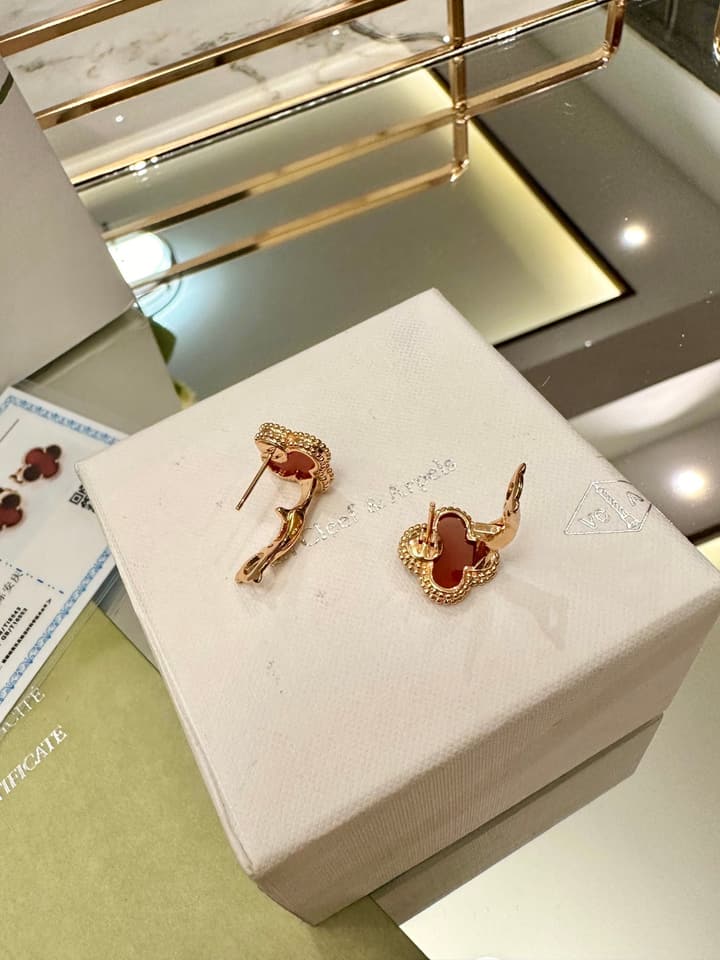 Van Cleef & Arpels Clover Earrings in Gold