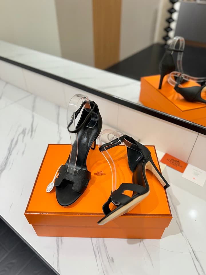 Hermès Classic H Palm Grain Heeled Sandals – 9cm in Black