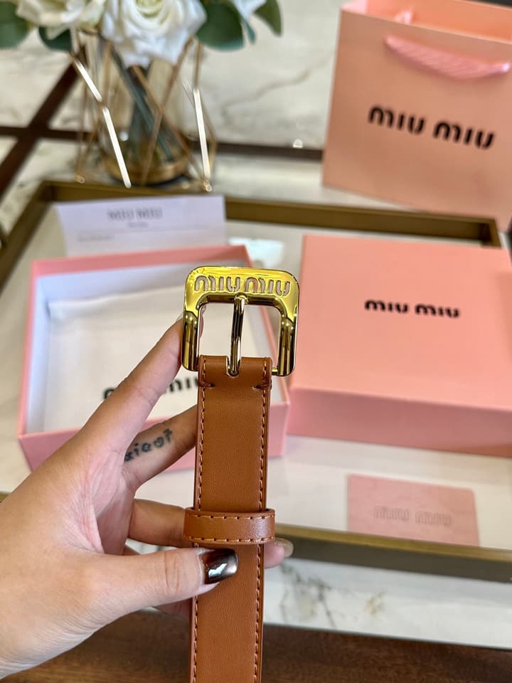Miu Miu Classic Leather Belt – 3.0cm in Black With Gold Buckle