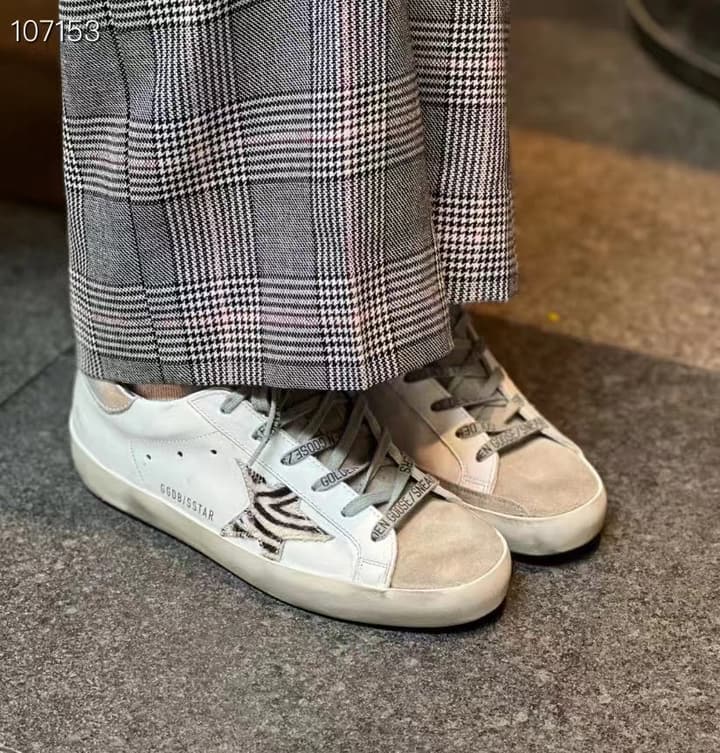 Golden Goose Superstar Graffiti Sneakers – SS22 in Black Star Rose Gold Toe
