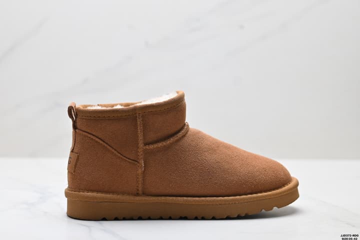 UGG Classic Ultra Mini Platform Snow Boots in Chestnut
