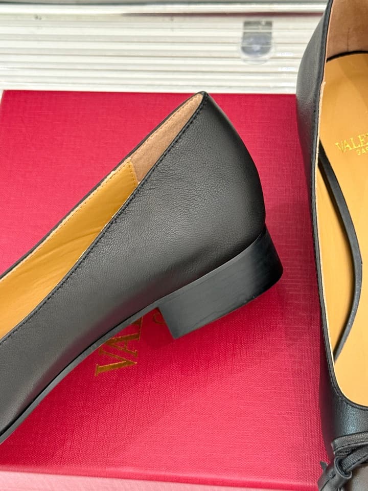 Valentino VLogo Metal Buckle Ballet Flats – 25FW in Charcoal