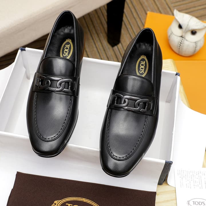 Tod's Classic Men's Driving Shoes in Polished Black