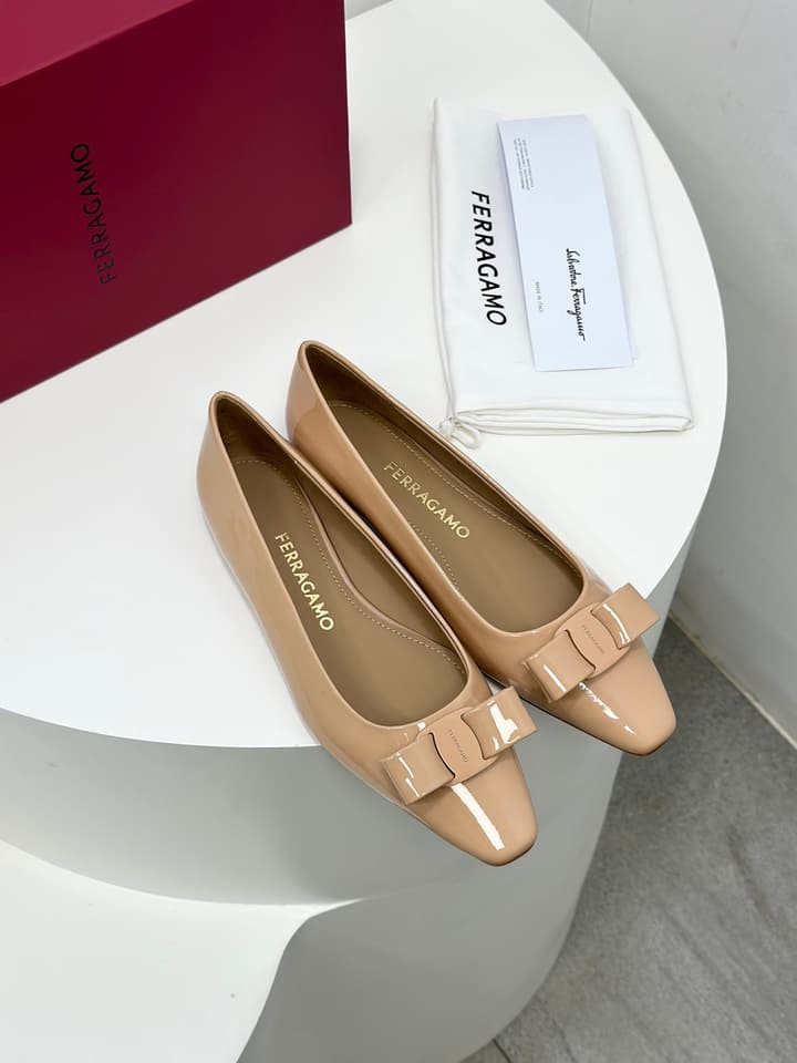 Ferragamo Vara Patent Leather Square Toe Pumps in Black Patent Leather (1cm Heel)
