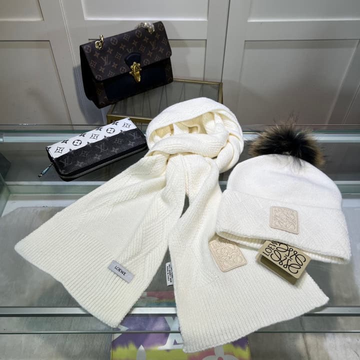 Loewe Classic Hat and Scarf Set in Cream Plain