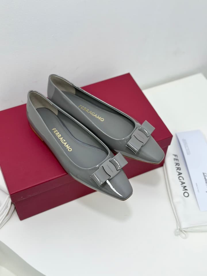 Ferragamo Vara Patent Leather Square Toe Pumps in Black Patent Leather (1cm Heel)