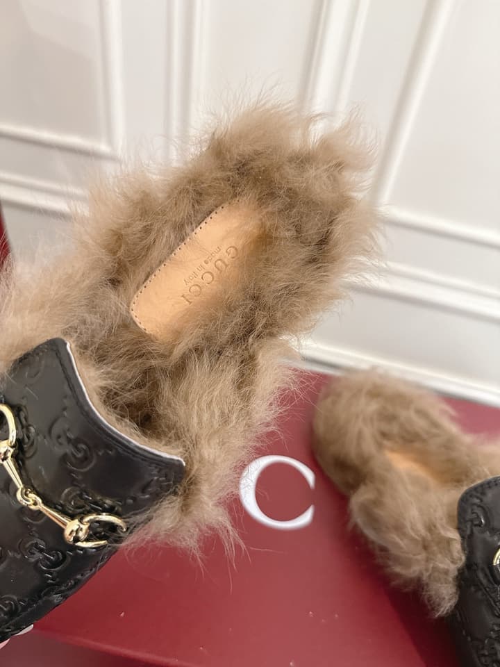 Gucci Tuscan Wool Loafers – Autumn/Winter Must-Have in Beige Gg Monogram With Tan Fur