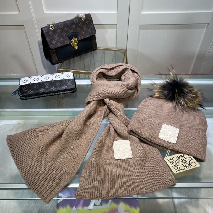 Loewe Classic Hat and Scarf Set in Cream Plain