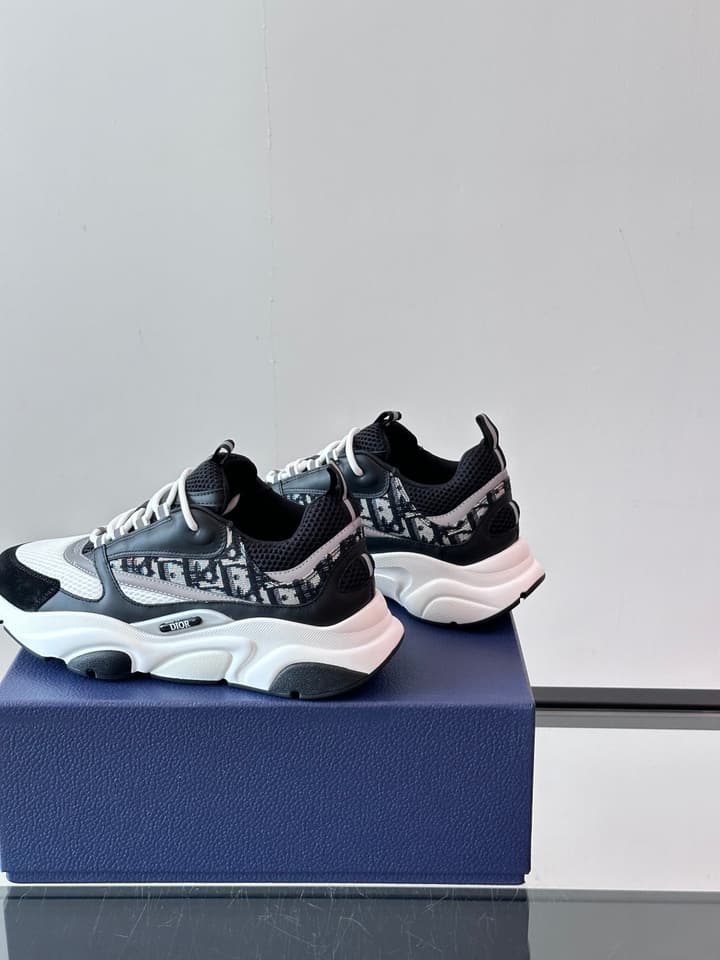 Dior B22 Retro Jogging Sneakers in Black And White Oblique