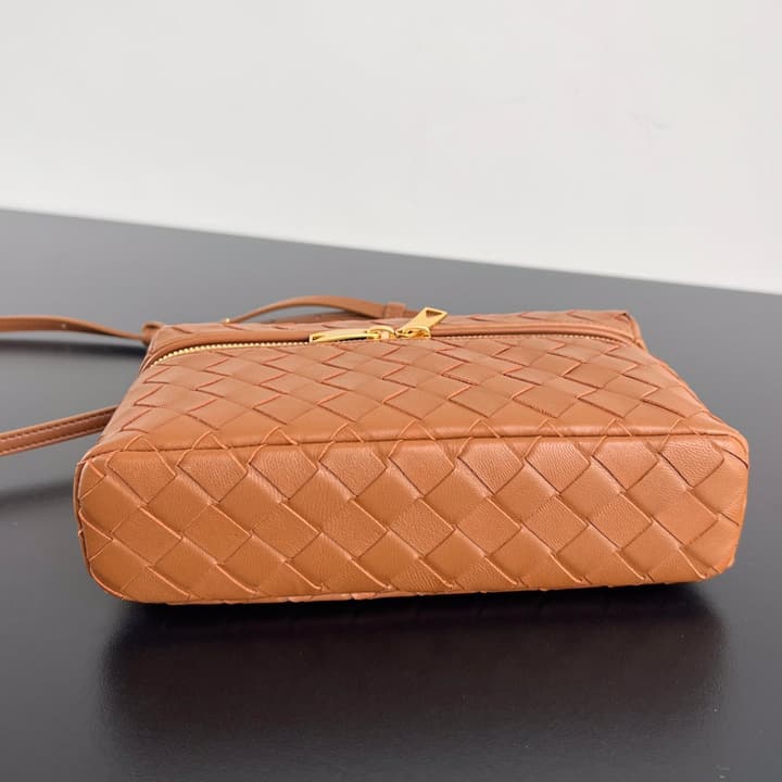Bottega Veneta Intrecciato Vanity Case in Cream