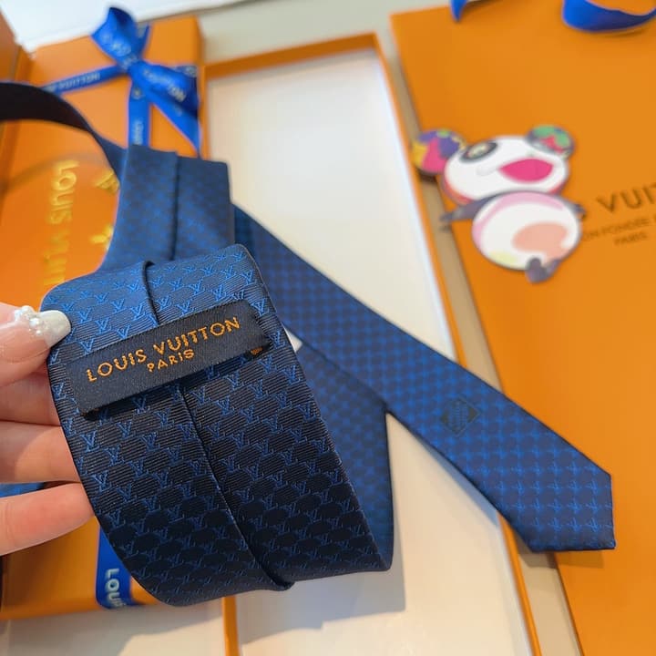 Louis Vuitton Fishnet Silk Tie in Black