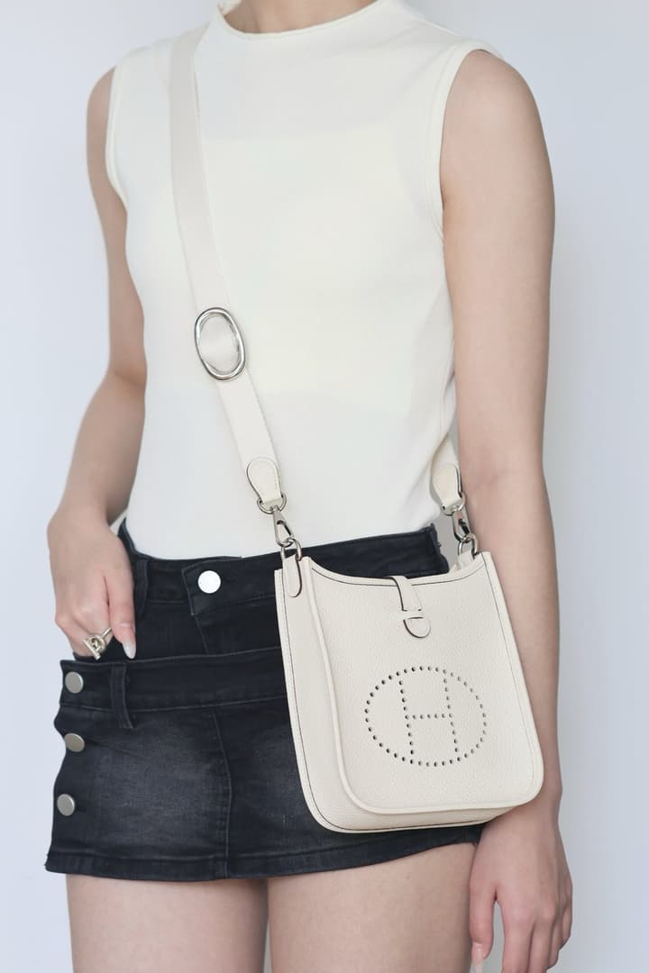 Hermès Mini Evelyne Nata – TC Leather in Nata With Gold Hardware