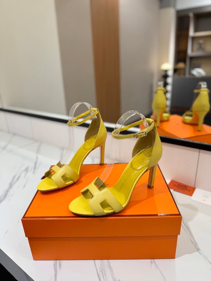 Hermès Classic Smooth Cowhide Pumps – 9cm in Caramel Brown
